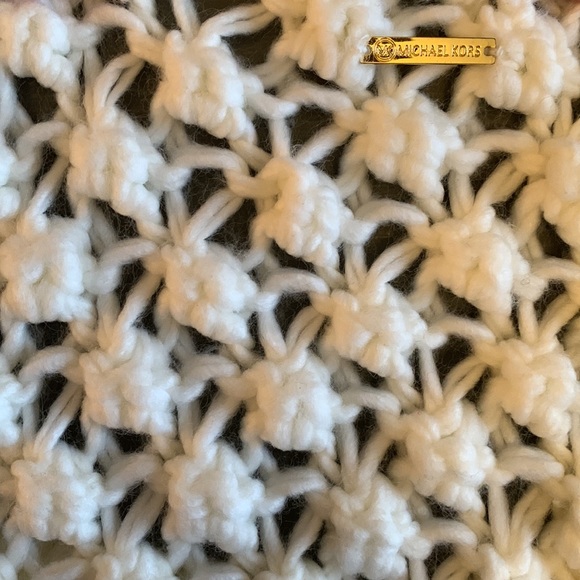 Michael Kors Infinity Neck Scarf - cozy cream knit - never worn - Picture 2 of 7